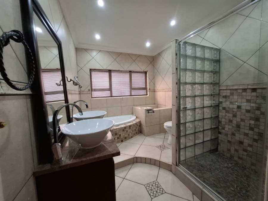 4 Bedroom Property for Sale in Safari Gardens North West